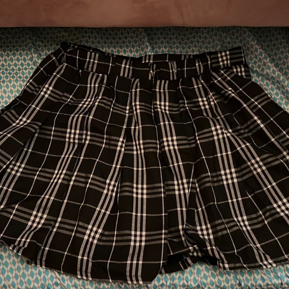 black and white mini skirt